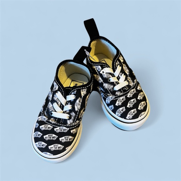 NWOT Rare Unique Vans “Off the Wall” Little Kids Logo Black and White Sneakers